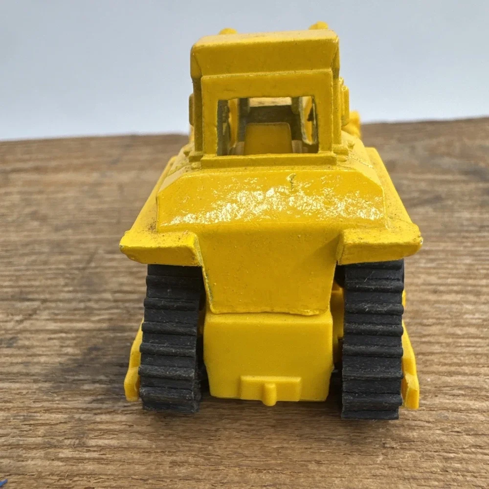 Hot Wheels Yellow Caterpillar Bulldozer Rubber Tracks 1/64 Diecast Mattel 1979‎